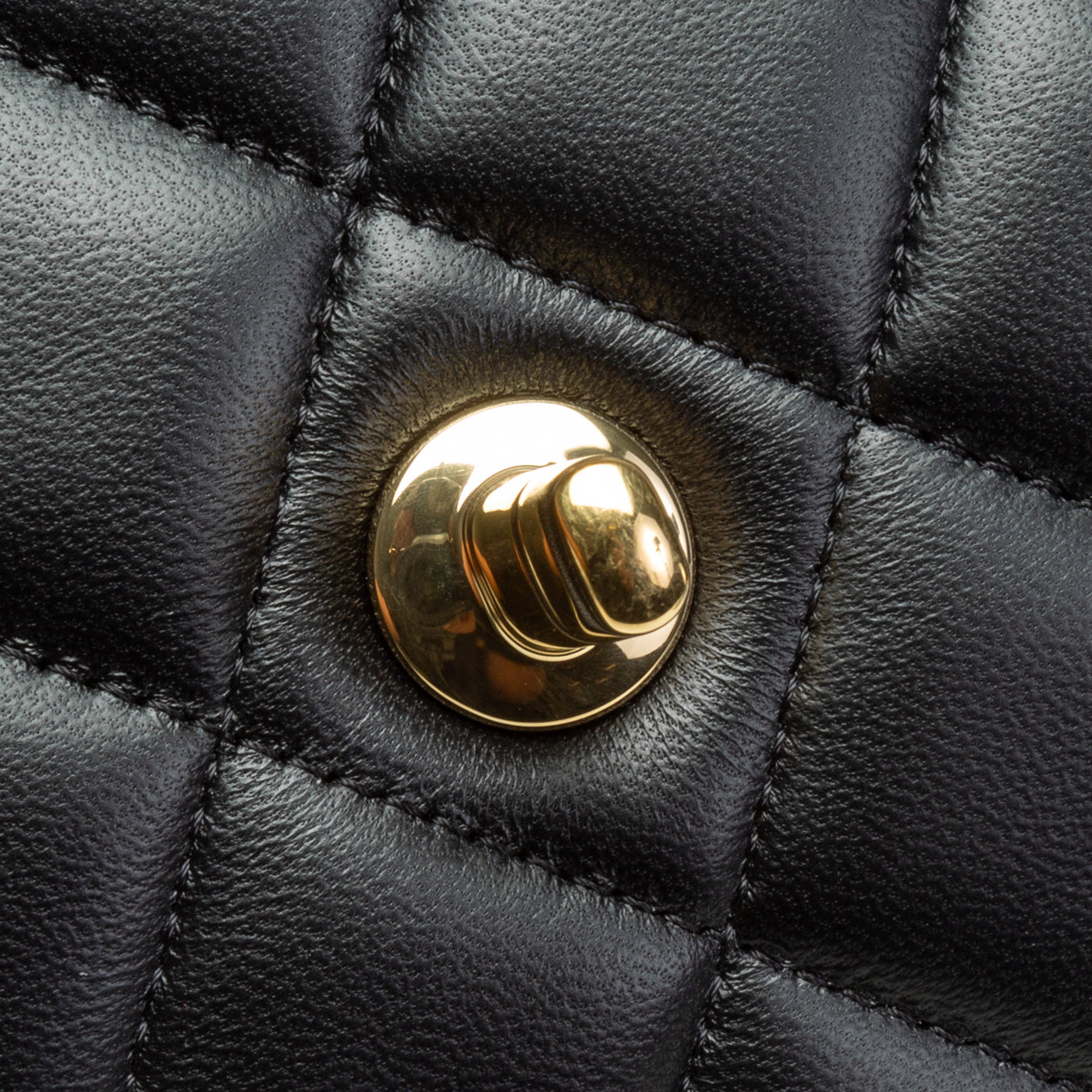 CHANEL Classic Lambskin Jumbo Double Flap - Black