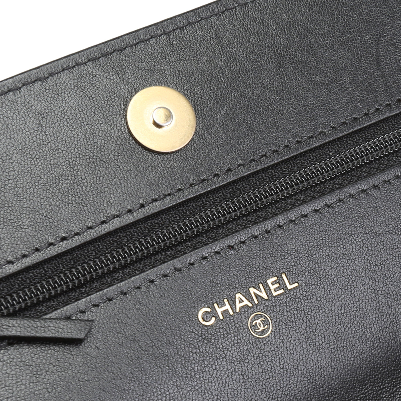 CHANEL 19 Wallet on Chain - Black