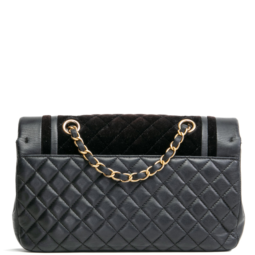 CHANEL Paris-Cosmopolite Velvet & Lambskin Medium Flap - Black