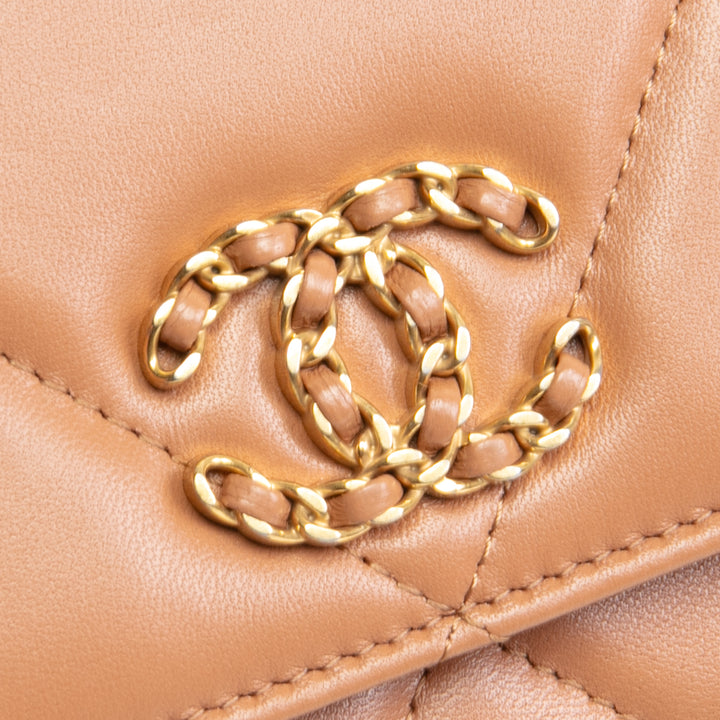 CHANEL 19 Wallet On Chain - Caramel