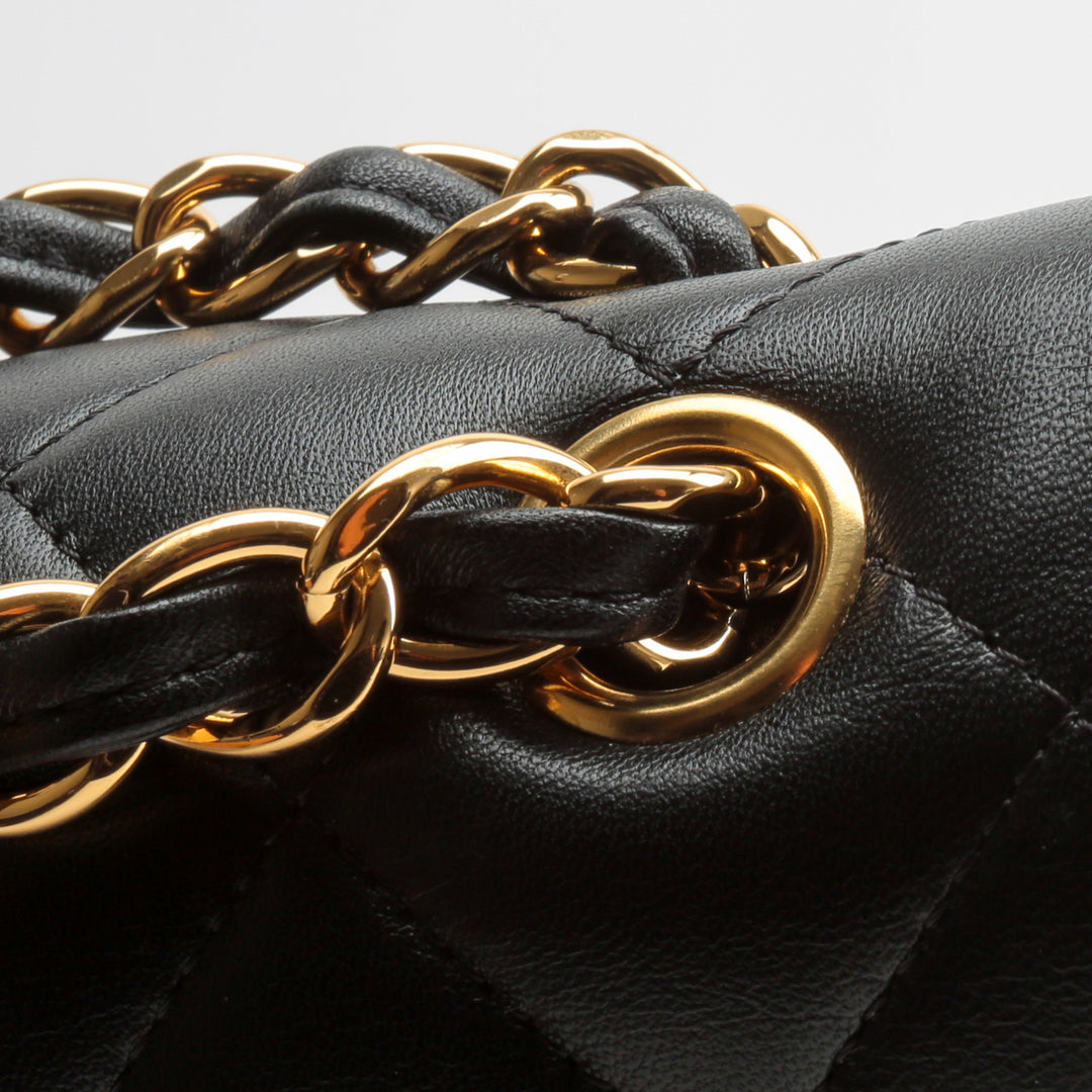 CHANEL Jumbo Double Flap Quilted Lambskin w/gold