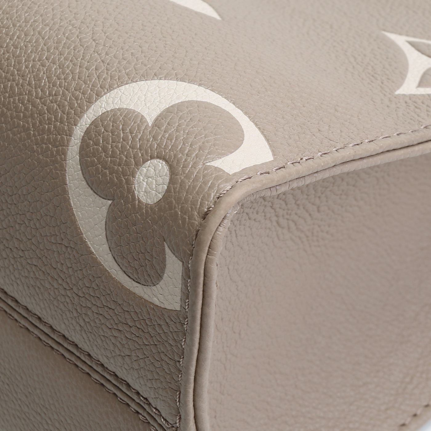 LOUIS VUITTON BiColor Monogram Empreinte OnTheGo PM - Dove/Cream