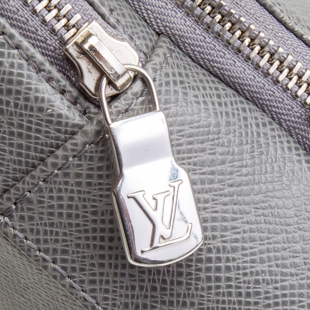 LOUIS VUITTON Taiga Avenue Sling Bag - Gray