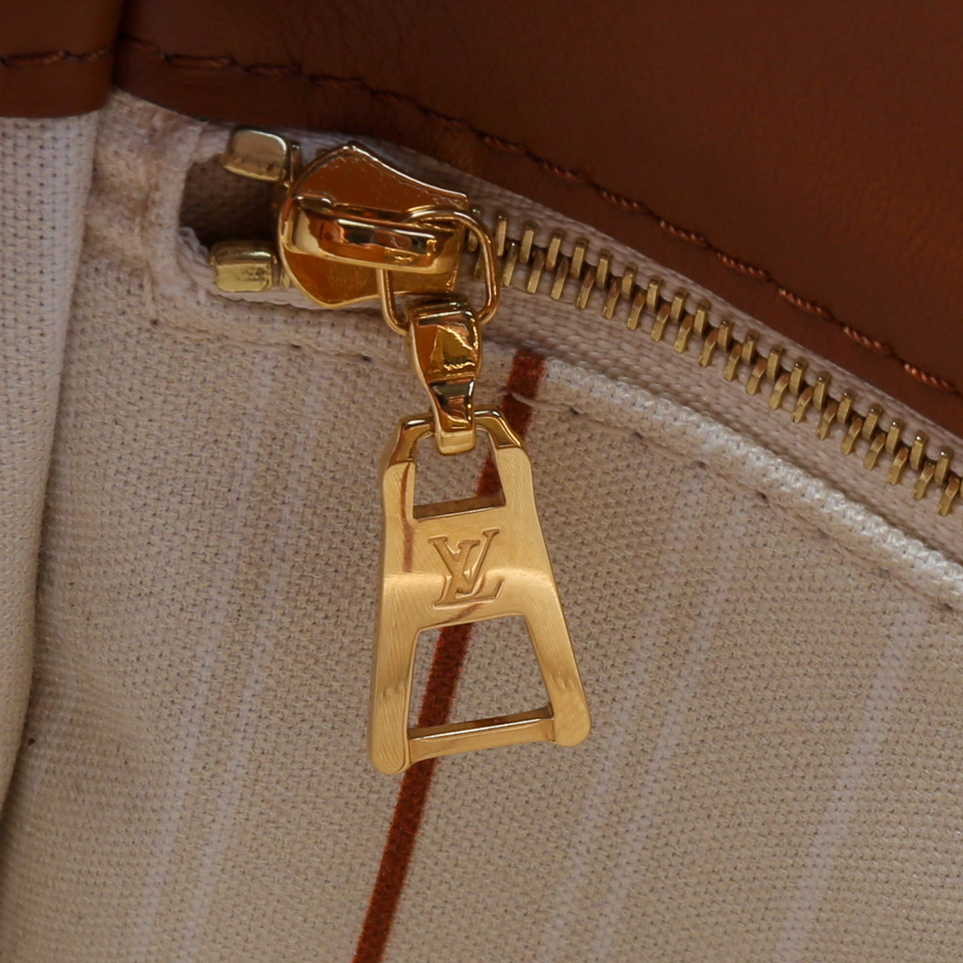 LOUIS VUITTON Monogram Tuffetage On My Side PM - Neutral